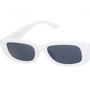 White Vintage Sunglasses 🤍💦